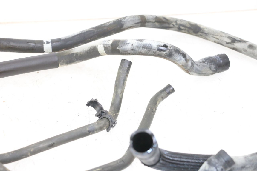 photo de PRZEWÓD CHŁODNICY PIAGGIO MP3 HPE 350 (2018 - 2020) - Inny kąt widzenia