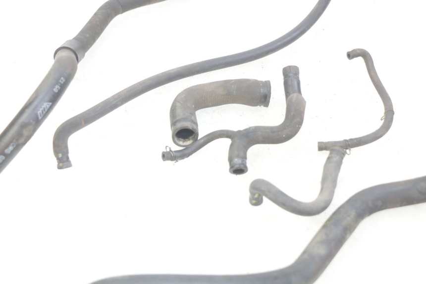 photo de PRZEWÓD CHŁODNICY GILERA NEXUS 125 (2007 - 2009) - Inny kąt widzenia