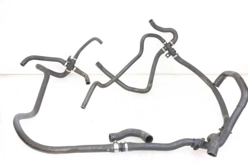 photo de PRZEWÓD CHŁODNICY PIAGGIO VESPA GRANTURISMO 200 (2004 - 2005) - Zoom stanu zużycia