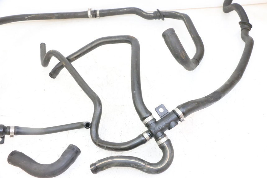 photo de PRZEWÓD CHŁODNICY PIAGGIO VESPA GRANTURISMO 200 (2004 - 2005) - Zbliżenie techniczne