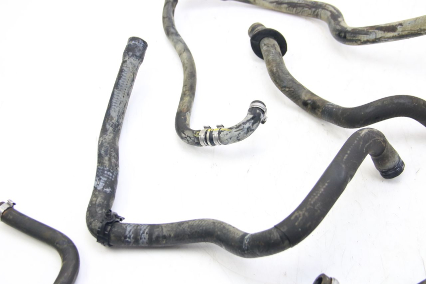 photo de PRZEWÓD CHŁODNICY PIAGGIO VESPA GTS SUPER IE 125 (2009 - 2016) - Zoom stanu zużycia