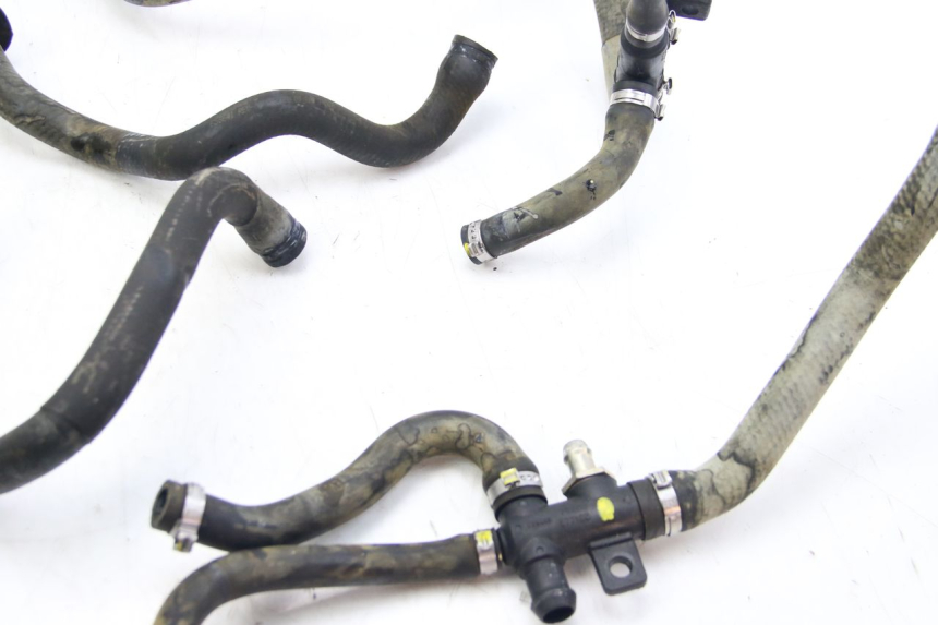 photo de PRZEWÓD CHŁODNICY PIAGGIO VESPA GTS SUPER IE 125 (2009 - 2016) - Inny kąt widzenia