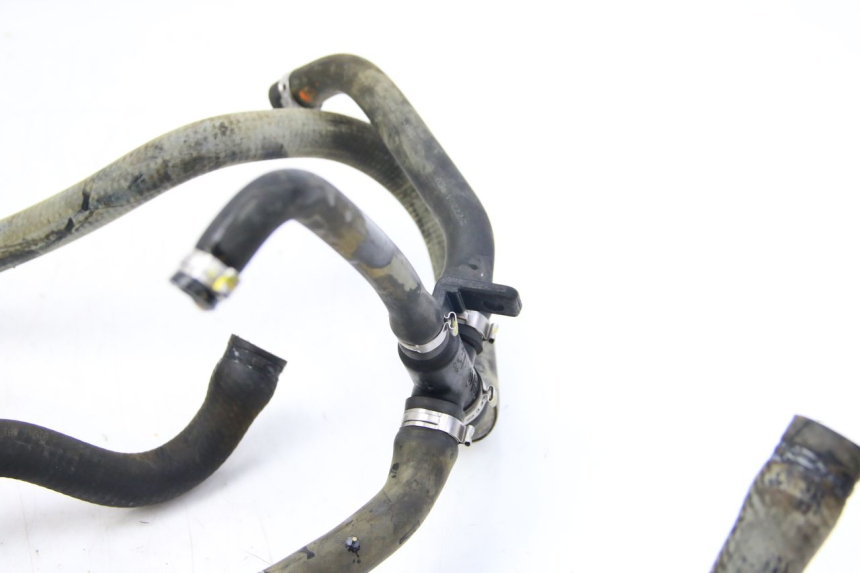 photo de PRZEWÓD CHŁODNICY PIAGGIO VESPA GTS SUPER IE 125 (2009 - 2016) - Zbliżenie techniczne