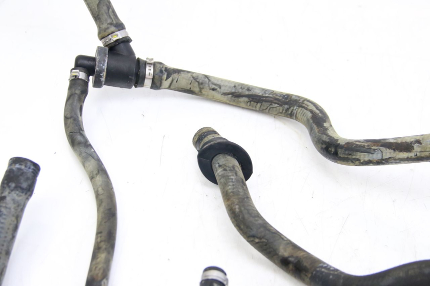 photo de PRZEWÓD CHŁODNICY PIAGGIO VESPA GTS SUPER IE 125 (2009 - 2016) - Punkty mocowania