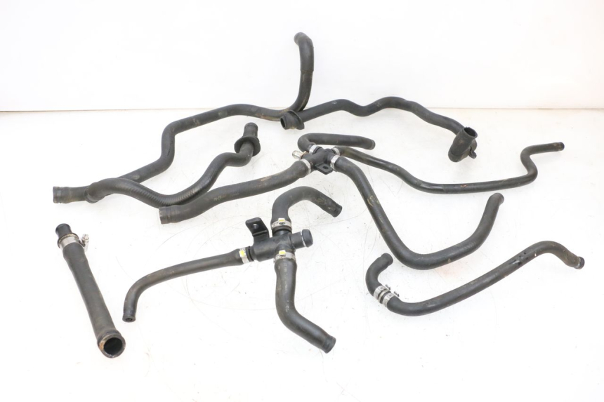 photo de PRZEWÓD CHŁODNICY PIAGGIO VESPA GTS SUPER IE 125 (2009 - 2016) - Widok główny