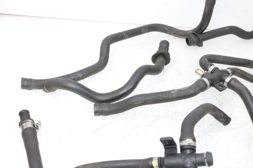 photo de PRZEWÓD CHŁODNICY PIAGGIO VESPA GTS SUPER IE 125 (2009 - 2016) - Zoom stanu zużycia