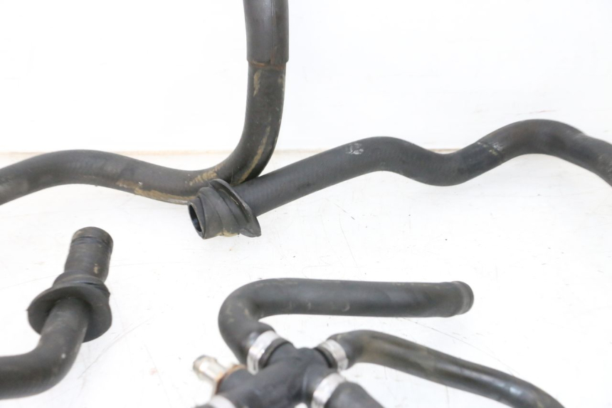 photo de PRZEWÓD CHŁODNICY PIAGGIO VESPA GTS SUPER IE 125 (2009 - 2016) - Inny kąt widzenia