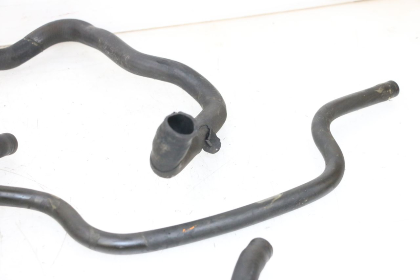 photo de PRZEWÓD CHŁODNICY PIAGGIO VESPA GTS SUPER IE 125 (2009 - 2016) - Zbliżenie techniczne