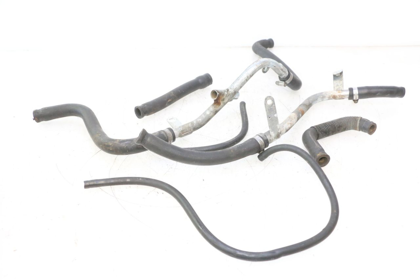 photo de PRZEWÓD CHŁODNICY YAMAHA YP MAJESTY 125 (1998 - 2001) - Zbliżenie techniczne