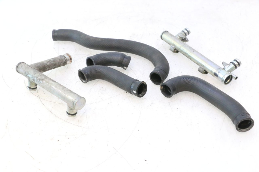 photo de PRZEWÓD CHŁODNICY KAWASAKI ZZR 600 (1995 - 2004) - Zbliżenie techniczne