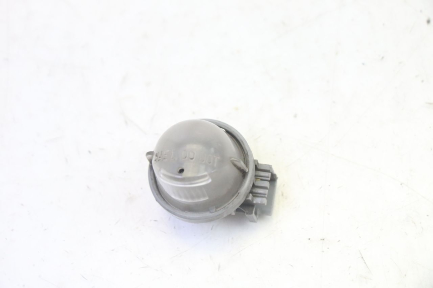 photo de OŚWIETLENIE TABLICY REJESTRACYJNEJ SUZUKI BURGMAN 125 (2007 - 2014) - Zoom stanu zużycia