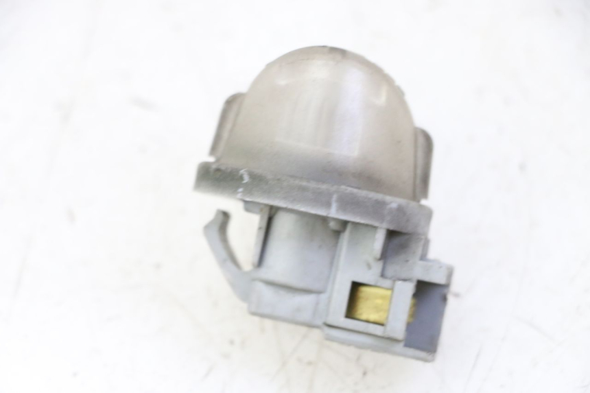 photo de OŚWIETLENIE TABLICY REJESTRACYJNEJ SUZUKI BURGMAN 125 (2007 - 2014) - Zoom stanu zużycia