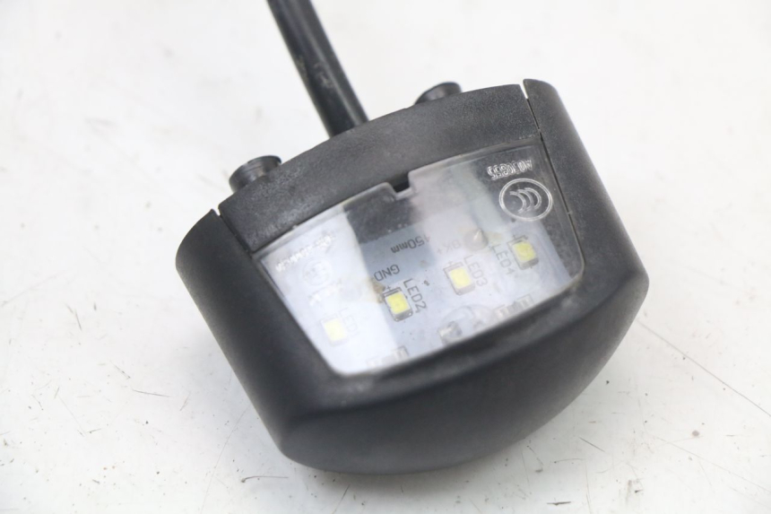 photo de OŚWIETLENIE TABLICY REJESTRACYJNEJ EBROH BRAVO GLE 1 (2020 - 2024) - Zoom stanu zużycia