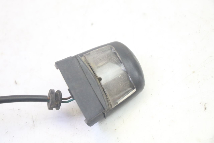 photo de OŚWIETLENIE TABLICY REJESTRACYJNEJ PEUGEOT ELYSEO 125 (1999 - 2004) - Inny kąt widzenia