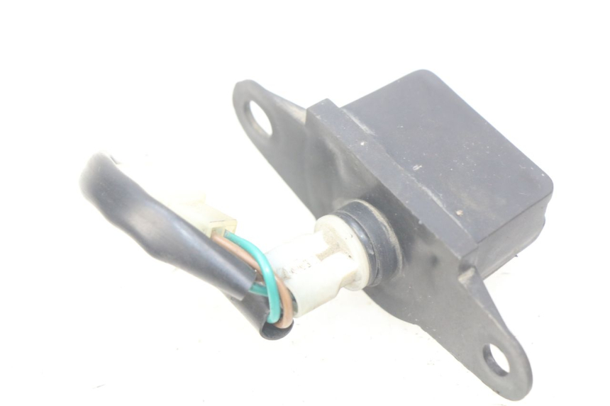 photo de OŚWIETLENIE TABLICY REJESTRACYJNEJ HONDA FES PANTHEON 2T 125 (1998 - 2002) - Zoom stanu zużycia