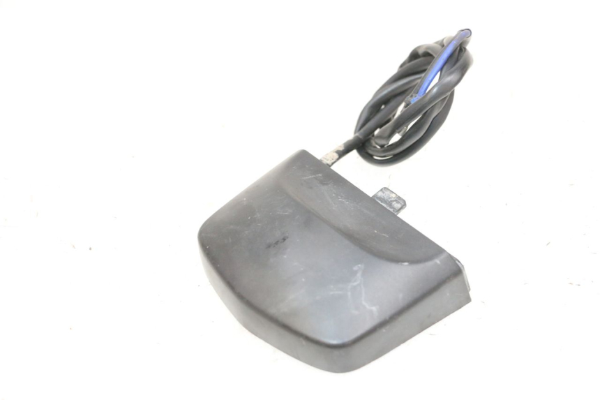 photo de OŚWIETLENIE TABLICY REJESTRACYJNEJ YAMAHA FJR ABS 1300 (2006 - 2012) - Zbliżenie techniczne