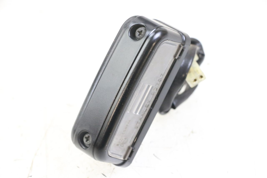 photo de OŚWIETLENIE TABLICY REJESTRACYJNEJ HONDA SH i 300 (2015 - 2020) - Zoom stanu zużycia