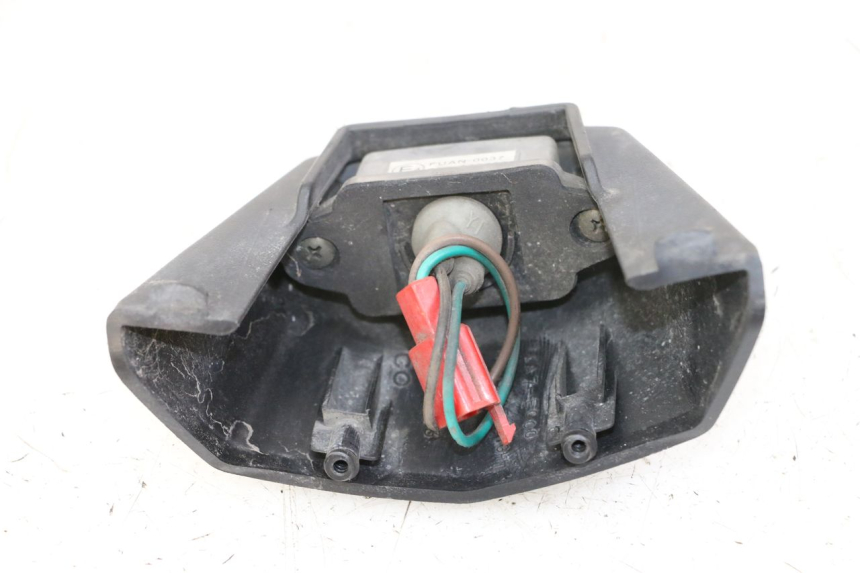 photo de OŚWIETLENIE TABLICY REJESTRACYJNEJ KYMCO DINK STREET 125 (2009 - 2014) - Zoom stanu zużycia