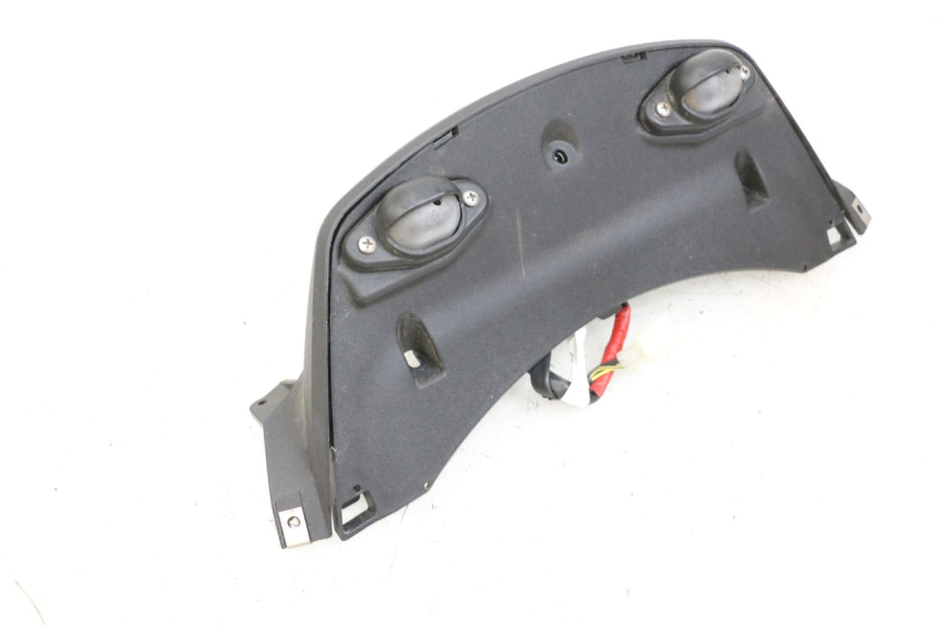 photo de OŚWIETLENIE TABLICY REJESTRACYJNEJ PIAGGIO MP3 HPE 350 (2018 - 2020) - Szczegół części