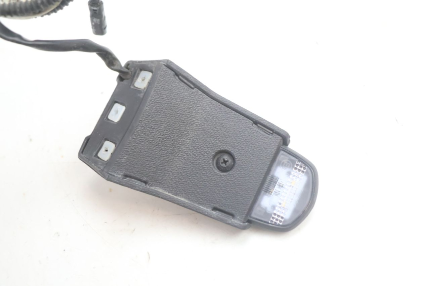 photo de OŚWIETLENIE TABLICY REJESTRACYJNEJ PIAGGIO MP3 HPE 530 (2022 - 2026) - Zoom stanu zużycia