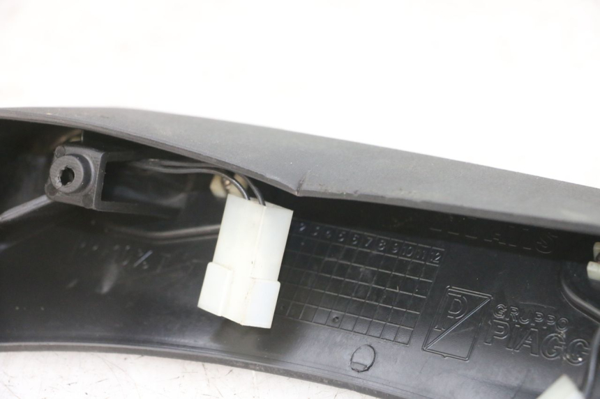 photo de OŚWIETLENIE TABLICY REJESTRACYJNEJ PIAGGIO MP3 LT 300 (2010 - 2016) - Zoom stanu zużycia