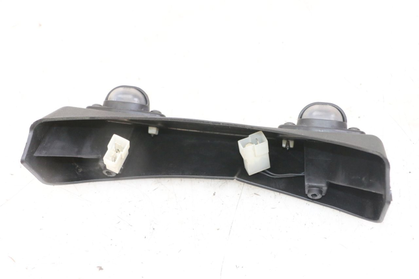 photo de OŚWIETLENIE TABLICY REJESTRACYJNEJ PIAGGIO MP3 LT 300 (2010 - 2016) - Zbliżenie techniczne