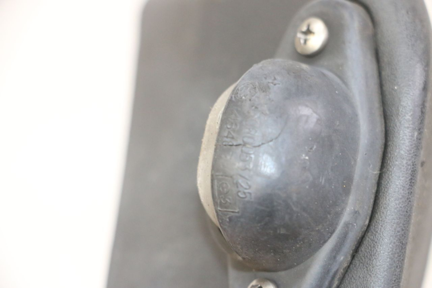 photo de OŚWIETLENIE TABLICY REJESTRACYJNEJ PIAGGIO MP3 LT 400 (2007 - 2012) - Szczegół części