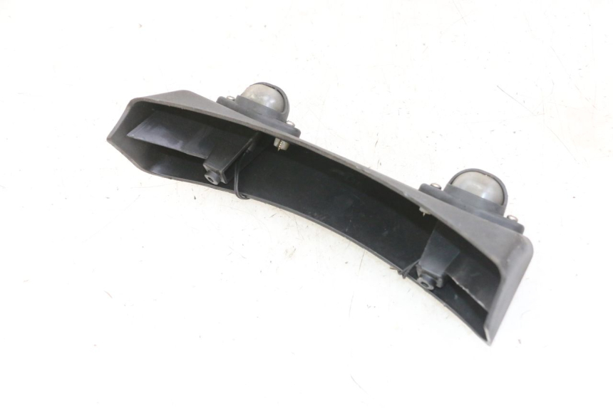 photo de OŚWIETLENIE TABLICY REJESTRACYJNEJ PIAGGIO MP3 LT 400 (2007 - 2012) - Zbliżenie techniczne