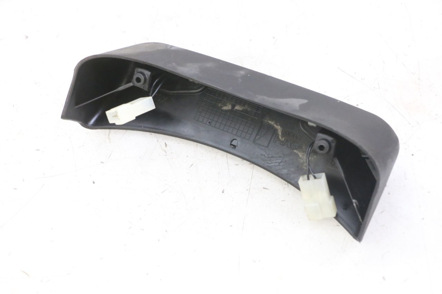 photo de OŚWIETLENIE TABLICY REJESTRACYJNEJ PIAGGIO MP3 LT 300 (2010 - 2016) - Inny kąt widzenia