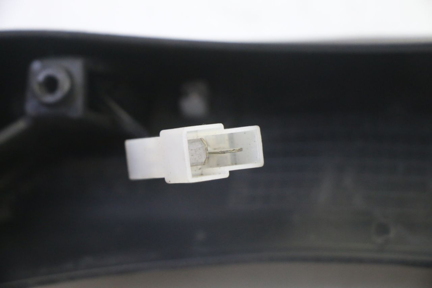 photo de OŚWIETLENIE TABLICY REJESTRACYJNEJ PIAGGIO MP3 LT 300 (2010 - 2016) - Punkty mocowania