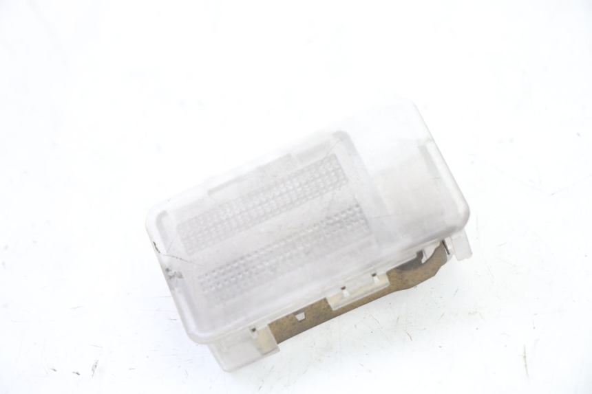 photo de OŚWIETLENIE TABLICY REJESTRACYJNEJ PIAGGIO MP3 500 (2011 - 2015) - Szczegół części