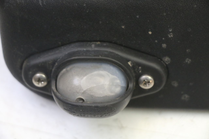 photo de OŚWIETLENIE TABLICY REJESTRACYJNEJ PIAGGIO MP3 RL 250 (2006 - 2010) - Zoom stanu zużycia