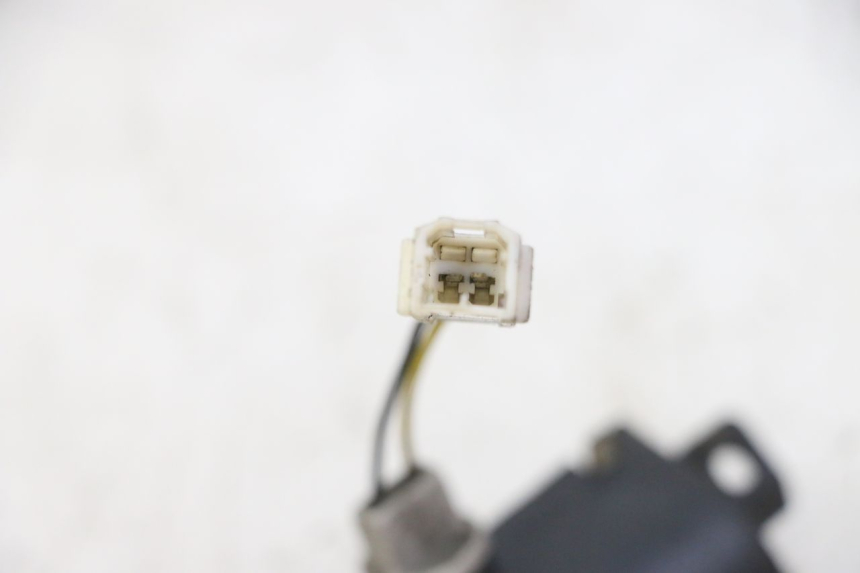 photo de OŚWIETLENIE TABLICY REJESTRACYJNEJ PIAGGIO MP3 125 (2006 - 2014) - Szczegół części