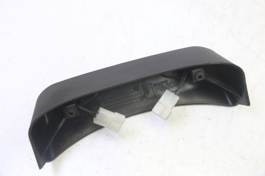 photo de OŚWIETLENIE TABLICY REJESTRACYJNEJ PIAGGIO MP3 RL 250 (2006 - 2010) - Punkty mocowania