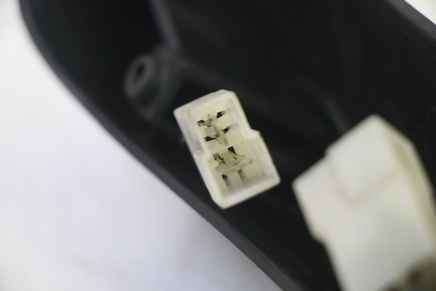 photo de OŚWIETLENIE TABLICY REJESTRACYJNEJ PIAGGIO MP3 RL 250 (2006 - 2010) - Część sprawdzona