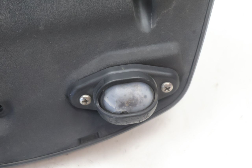 photo de OŚWIETLENIE TABLICY REJESTRACYJNEJ PIAGGIO MP3 500 (2016 - 2018) - Zbliżenie techniczne