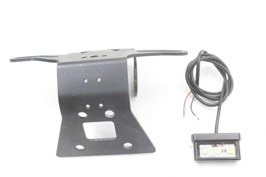 photo de OŚWIETLENIE TABLICY REJESTRACYJNEJ KAWASAKI NINJA 400 (2018 - 2023) - Zbliżenie techniczne