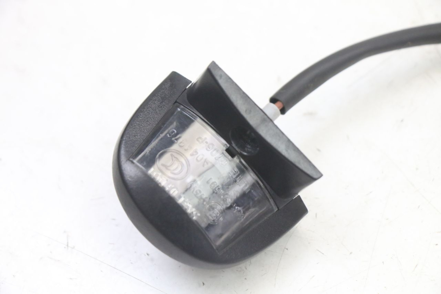 photo de OŚWIETLENIE TABLICY REJESTRACYJNEJ PEUGEOT TWEET 4T 50 (2023 - 2025) - Zoom stanu zużycia