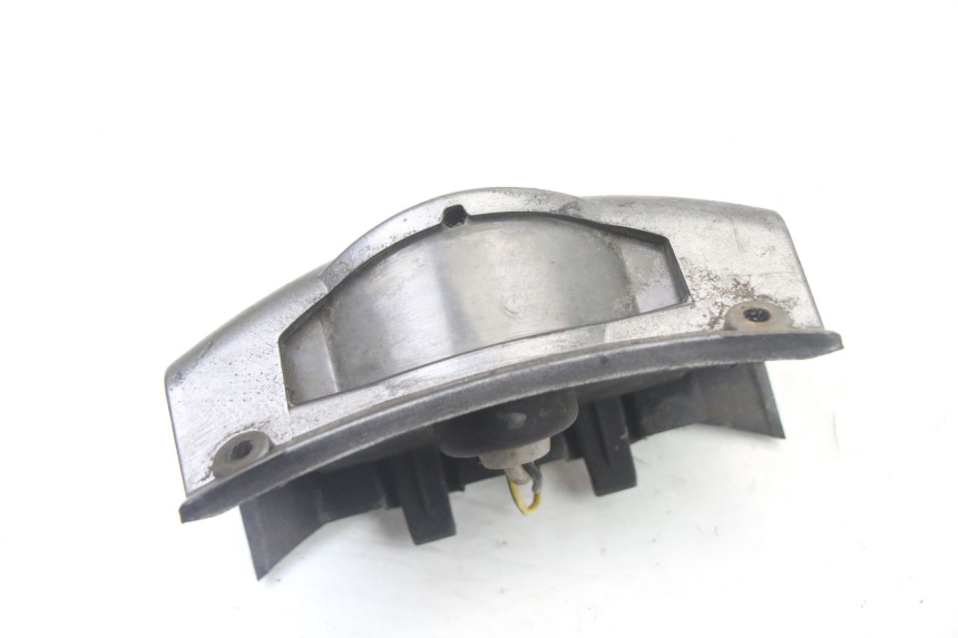 photo de OŚWIETLENIE TABLICY REJESTRACYJNEJ PIAGGIO VESPA GRANTURISMO 125 (2003 - 2007) - Szczegół części