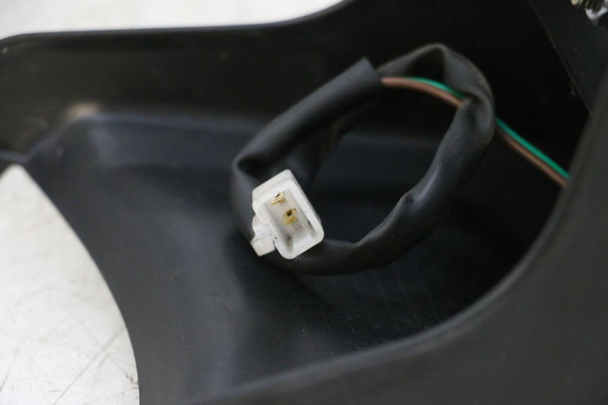 photo de OŚWIETLENIE TABLICY REJESTRACYJNEJ JM MOTORS SANTANA 50 (2014 - 2023) - Zoom stanu zużycia