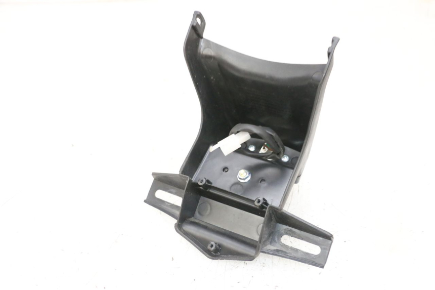 photo de OŚWIETLENIE TABLICY REJESTRACYJNEJ JM MOTORS SANTANA 50 (2014 - 2023) - Zbliżenie techniczne