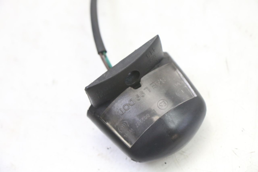 photo de OŚWIETLENIE TABLICY REJESTRACYJNEJ PEUGEOT SATELIS 125 (2013 - 2018) - Szczegół części