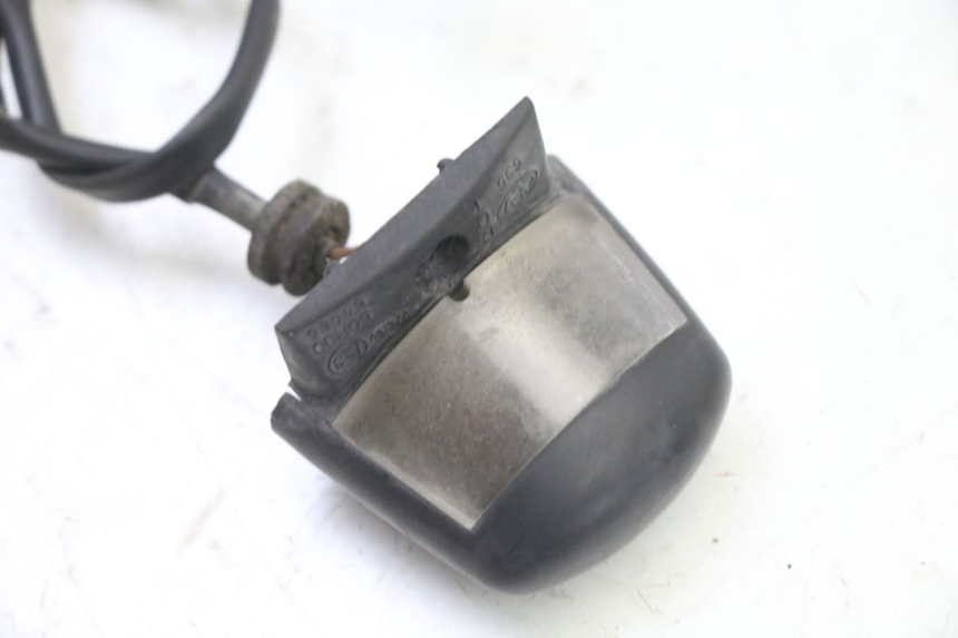 photo de OŚWIETLENIE TABLICY REJESTRACYJNEJ PEUGEOT SATELIS 250 (2006 - 2012) - Szczegół części