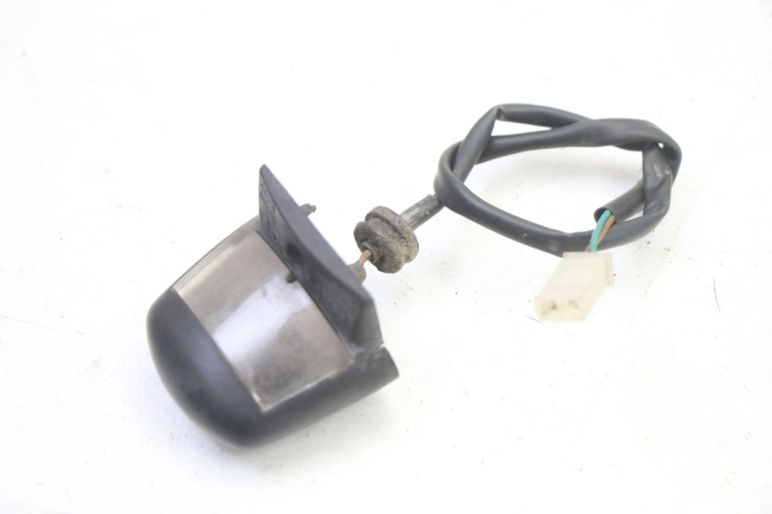 photo de OŚWIETLENIE TABLICY REJESTRACYJNEJ PEUGEOT SATELIS 250 (2006 - 2012) - Zoom stanu zużycia