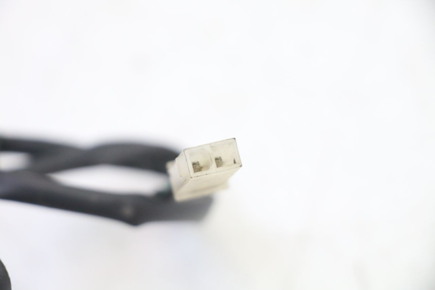 photo de OŚWIETLENIE TABLICY REJESTRACYJNEJ PEUGEOT SATELIS 250 (2006 - 2012) - Zbliżenie techniczne