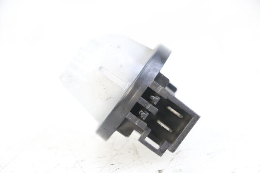 photo de OŚWIETLENIE TABLICY REJESTRACYJNEJ SUZUKI BURGMAN 125 (2018 - 2021) - Zoom stanu zużycia