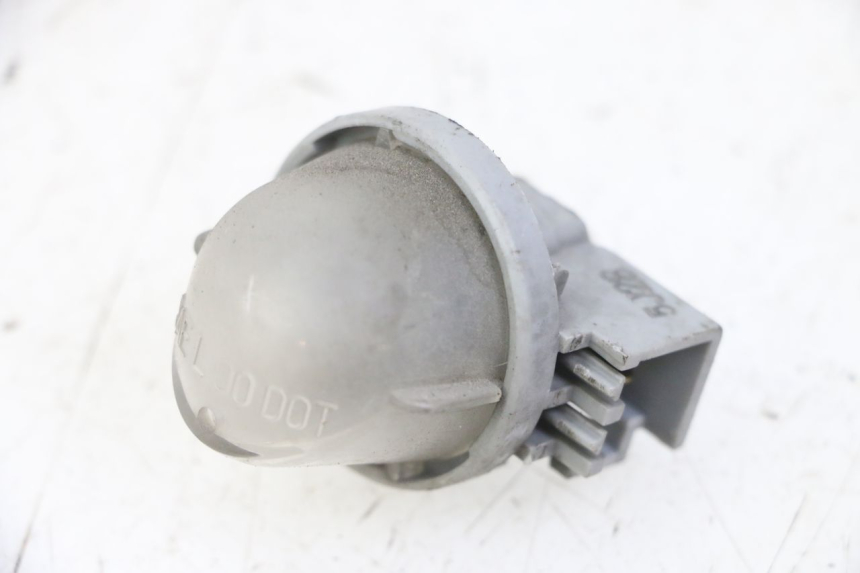 photo de OŚWIETLENIE TABLICY REJESTRACYJNEJ SUZUKI UH BURGMAN 125 (2002 - 2006) - Inny kąt widzenia