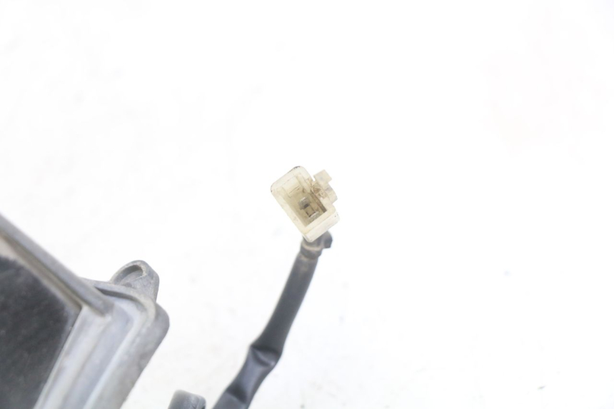 photo de OŚWIETLENIE TABLICY REJESTRACYJNEJ PIAGGIO X9 EVOLUTION 125 (2003 - 2007) - Zoom stanu zużycia