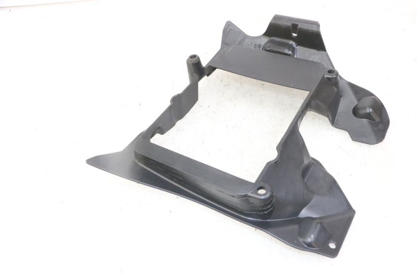 photo de KANAŁ CHŁODNICY PIAGGIO IE MP3 YOURBAN 300 (2011 - 2016) - Zoom stanu zużycia