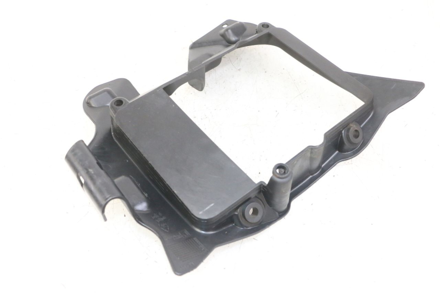 photo de KANAŁ CHŁODNICY PIAGGIO IE MP3 YOURBAN 300 (2011 - 2016) - Inny kąt widzenia